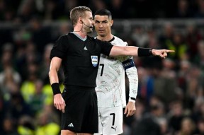 爱游戏体育-包含C罗爆冷击败巴塞罗那，回归赛场引爆全场！的词条