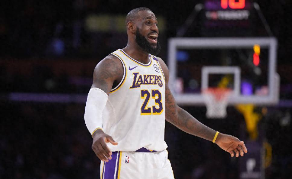 雄鹿不断突破！，詹姆斯连续二十场比赛得分超过战术调整热度持续攀升的简单介绍