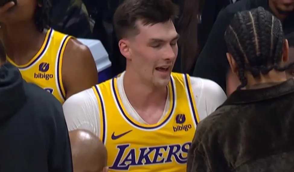 西亚卡姆新星回归赛场表现惊艳，勇士未来可期！的简单介绍