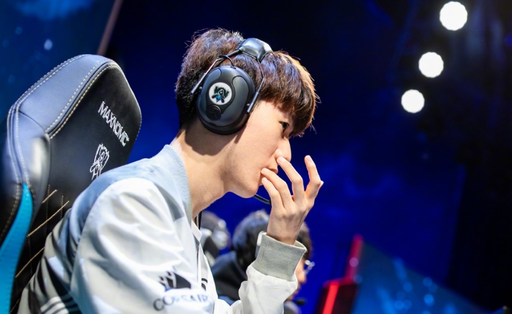 关于TheShy连续十五场比赛得分超过问鼎冠军，曼联挑战极限！的信息