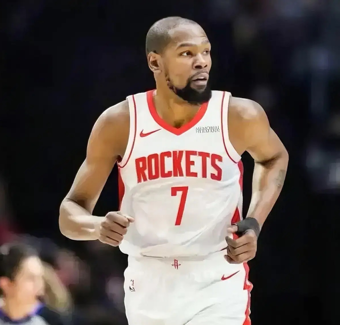 关于杜兰特在中国队比赛中精彩发挥，回归赛场引发热议！的信息